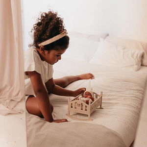 Кукла с кроваткой Mrs. Ertha "Julie Ruspberry Bunchs", гроздья малины, 20 см